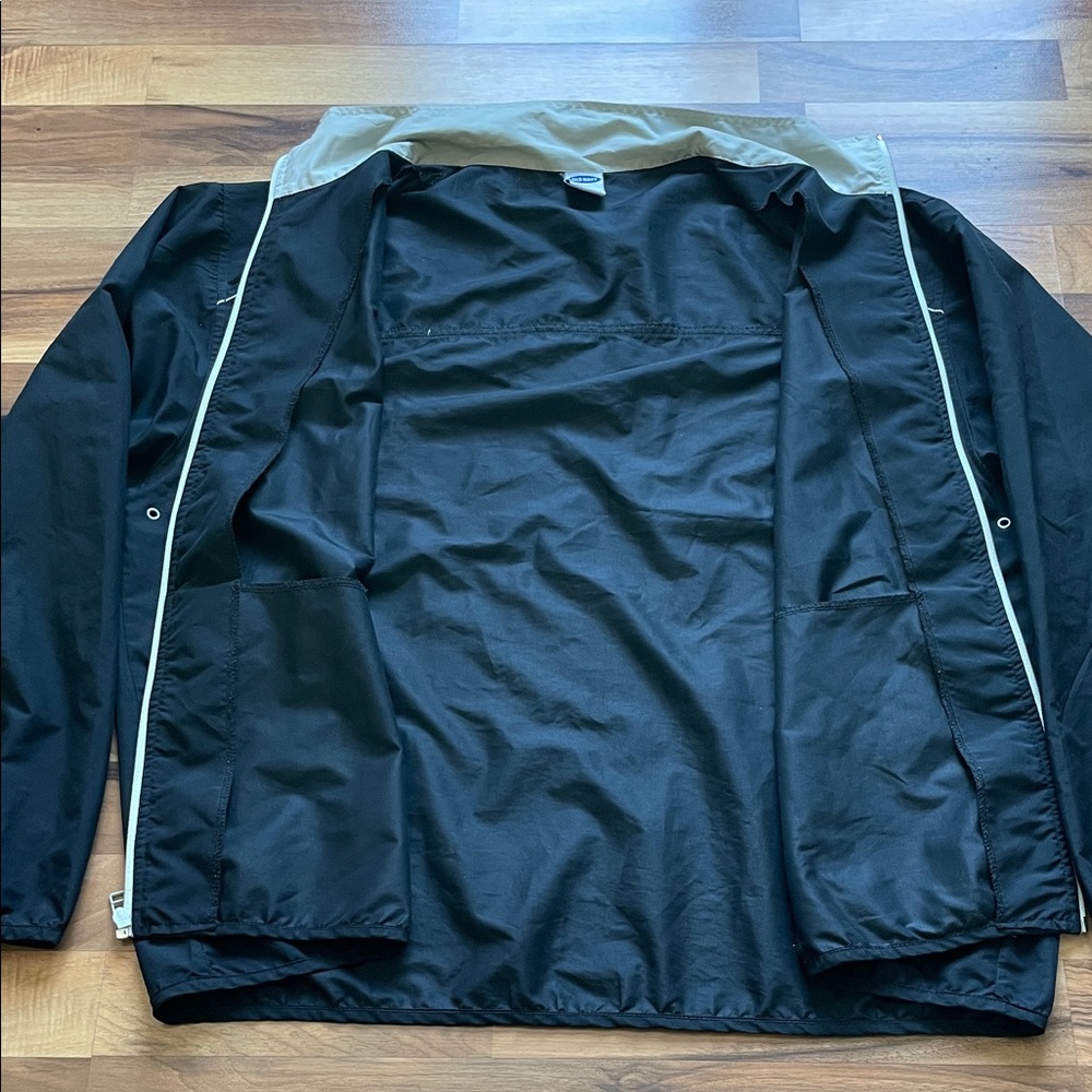 Vintage Old Navy Men's Windbreaker - Picture 4 of 6